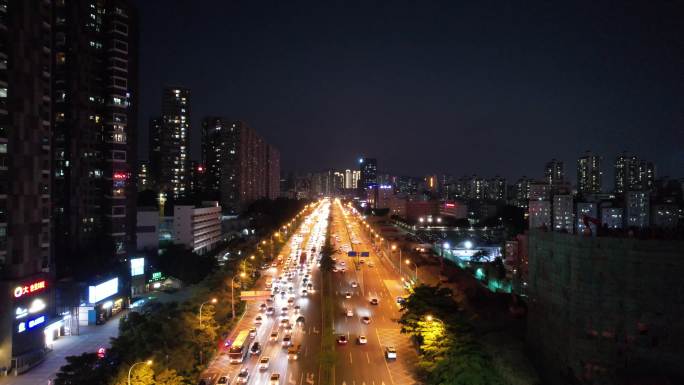 夜晚城市道路交通车流深圳龙华布龙路2/2