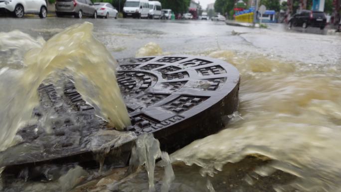 大雨导致污水外溢-城市洪水