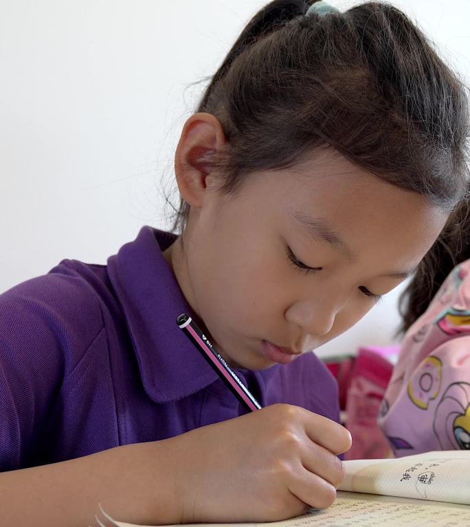 4K竖屏升格疫情停学在家上网课的中国女孩