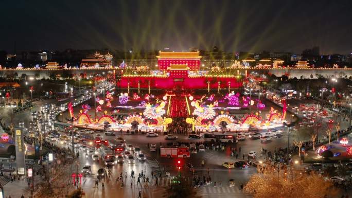 中国陕西西安庆祝春节古城墙南门鸟瞰图