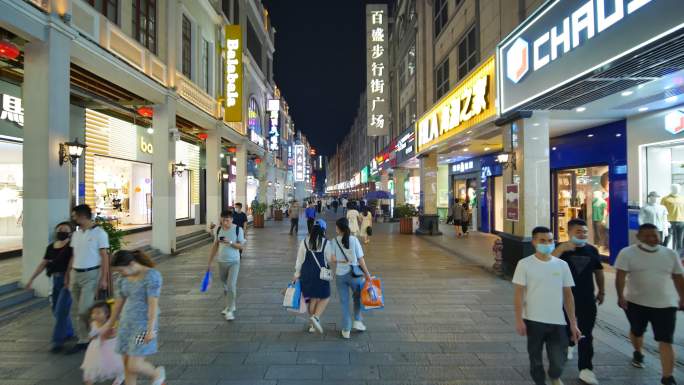 广西南宁兴宁路骑楼老街步行街夜景夜市街景