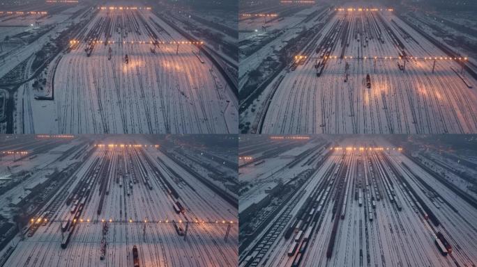 冬季夜间货运列车鸟瞰图