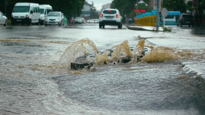 大雨导致污水外溢-城市洪水