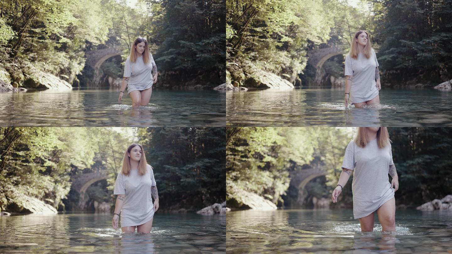 穿着短裙在水中行走的美丽年轻女子