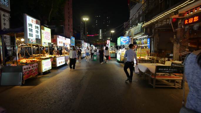 南宁夜生活中山路美食街夜宵摊街景历史视频