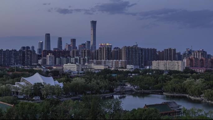 北京龙潭湖公园与CBD商务区中国尊