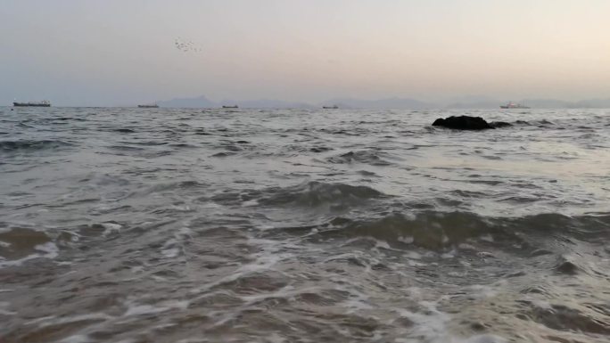 海浪沙滩海滩海边大浪花夏天