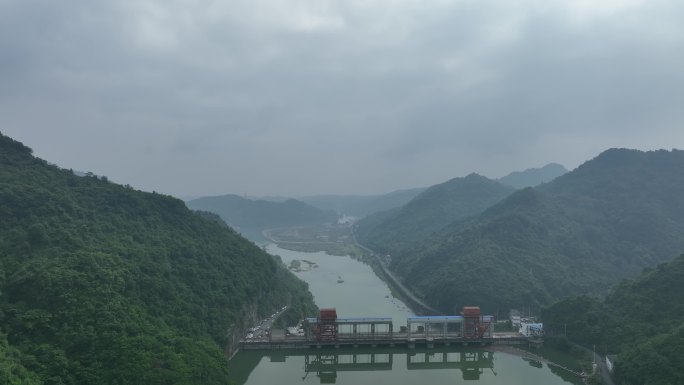 航拍襄阳南河小三峡山水风光水电站拦河坝