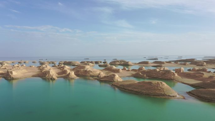 青海雅丹地貌水上雅丹