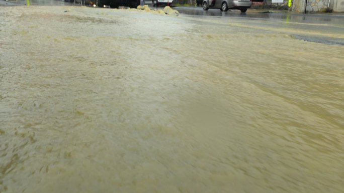 大雨导致污水外溢-城市洪水