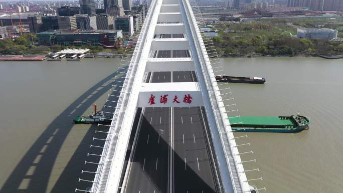 疫情之下无人的上海卢浦大桥航拍