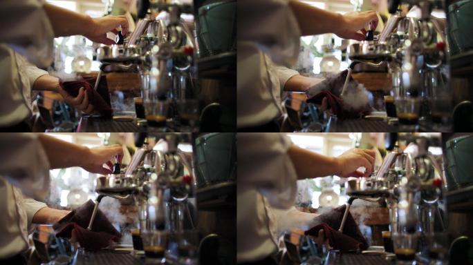 水蒸汽喷射清洗咖啡机奶泡