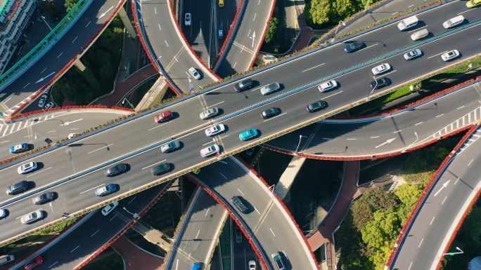 高架道路立体交通车流纵横交错