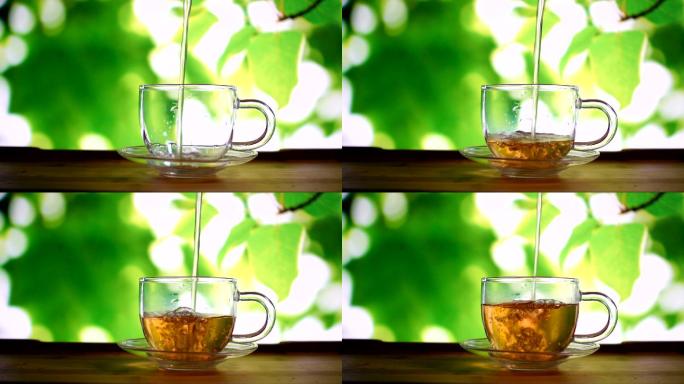 在玻璃茶杯里倒水茶饮休闲