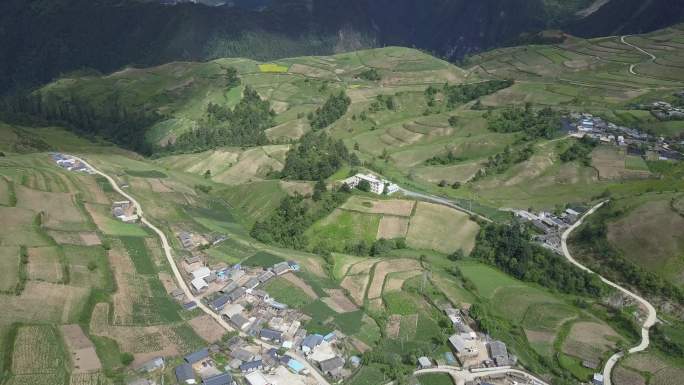 中国高原农村，香格里拉，高原乡村风景