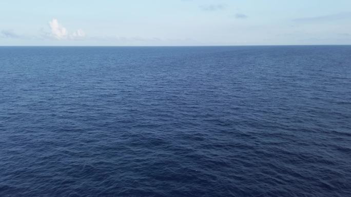 平静的海平面海洋大海
