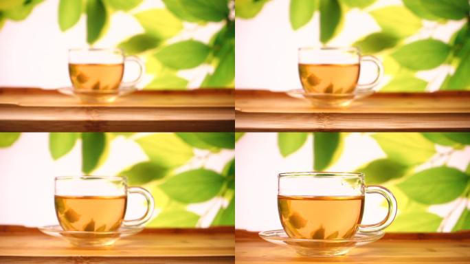 绿底玻璃茶杯茉莉花茶