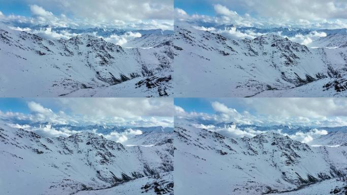 四川阿坝松潘云雾缭绕的岷山山脉雪山群峰