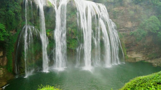 贵州黄果树瀑布潭水大自然氧吧