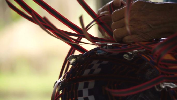 亚洲高级手工制作，手工编织竹篮，概念：手工制作，传统。