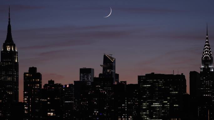 曼哈顿天际线新月弯月月牙月亮夜景灯光国外