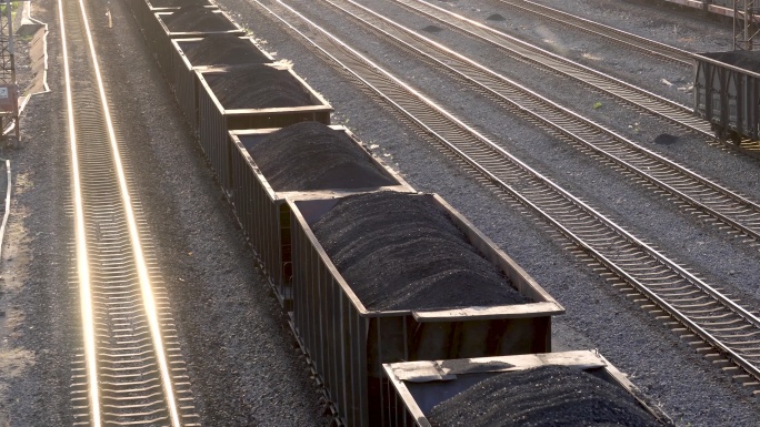 铁路煤炭运输铁路货运火车铁路轨道