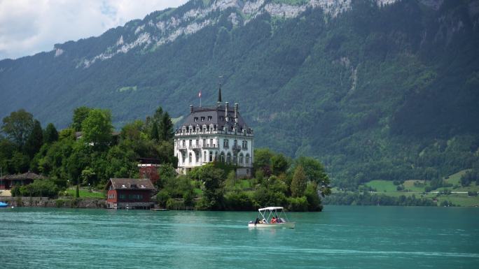瑞士因特拉肯湖船景