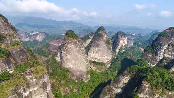 桂林北部有一种奇特的丹霞地貌