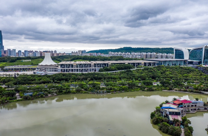 延时航拍南宁国际会展中心周边风光