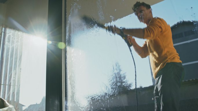 WS Homeowner用高压水射流清洁玻璃天井门