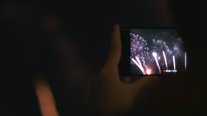 特写拍照庆祝烟花、烟花、自拍