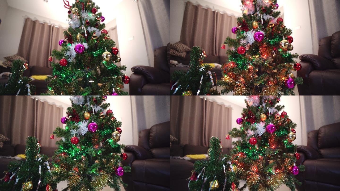 客厅圣诞装饰发光的圣诞树