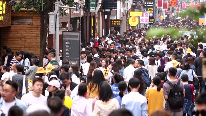 白天街上密密麻麻人流镜头