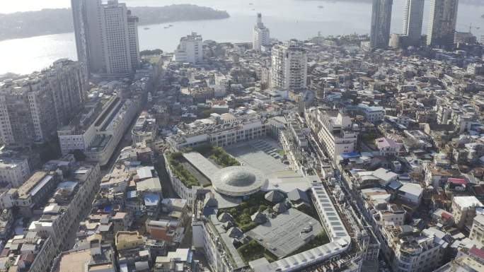 密集城市建筑和城市天际线的航空摄影