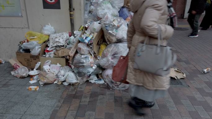 4K袋垃圾和沿街垃圾