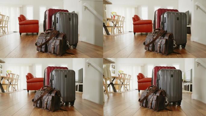 家中的行李箱可供旅行