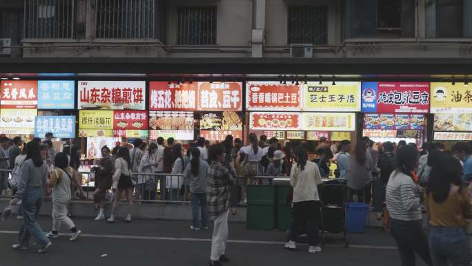 成都建设巷节假日人山人海