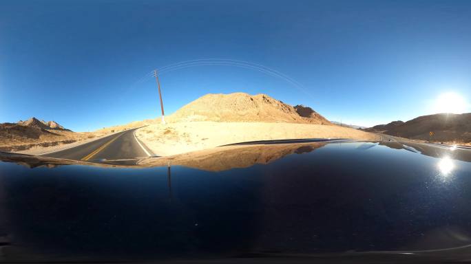 沙漠中穿越山口（等矩形360 VR）