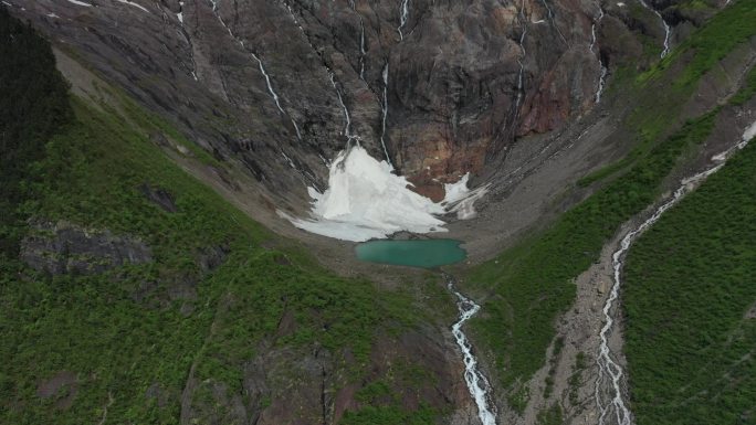 原创 云南迪庆雨崩村冰湖梅里雪山自然风光