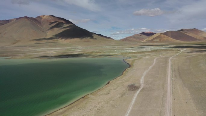 原创 西藏阿里仁青休布措湖泊自然风光