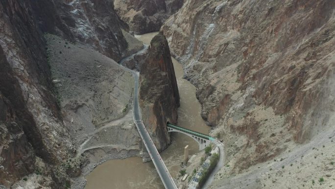 原创 西藏G318川藏公路怒江大桥峡谷