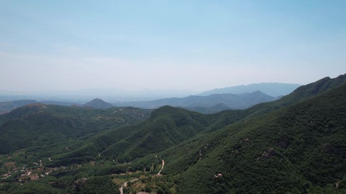 重峦叠嶂的大山航拍