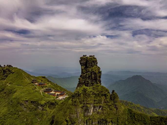 5K延时航拍梵净山蓝天白云美景