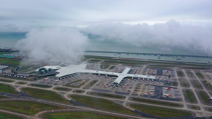 云海下的深圳宝安国际机场气势磅礴的美3