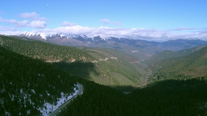 四川阿坝州小金县雪山航拍风光