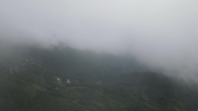 穿越大雾航拍 大山航拍