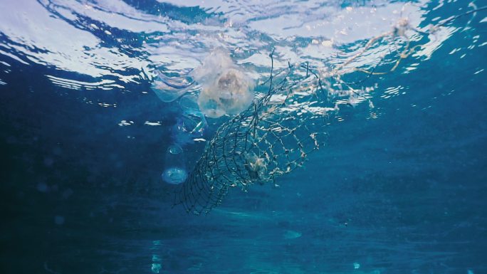 海洋中的水下塑料环境问题