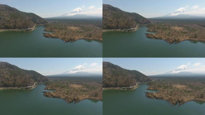 日本富士，有蓝天的松鸡湖和富士山。空中视频