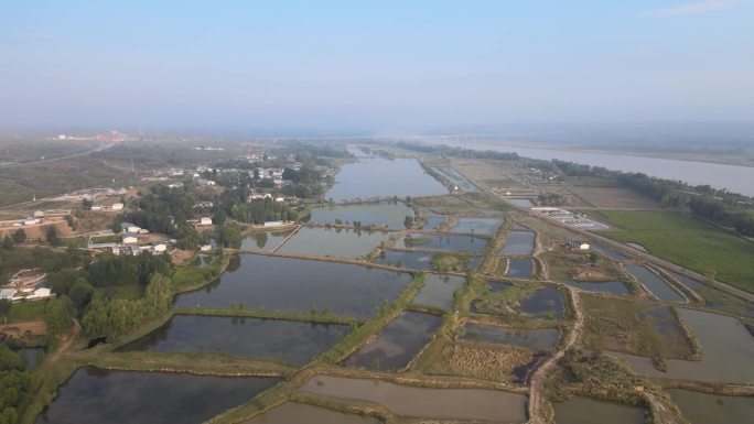 黄河旁边田地