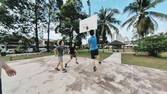 Z代亚裔中国少年周末早上一起打篮球
